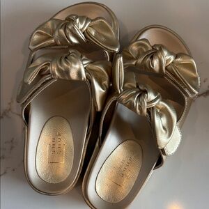 NWT KIDS SHU SHOP GOLD KNOT METALLIC SANDALS